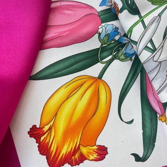 Display Gucci Scarf Flora Print Multicolor Pink Border Silk Wrap - Picture 14 of 14